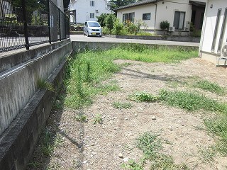 庭の雑草を何とかしたい 防草事例をご紹介 土木と下水道メンテナンス企業 市川建設株式会社